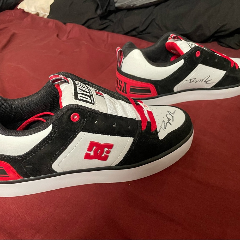 Brand new DC signed by Rob Dyrdek on both left and right shoes. Mint